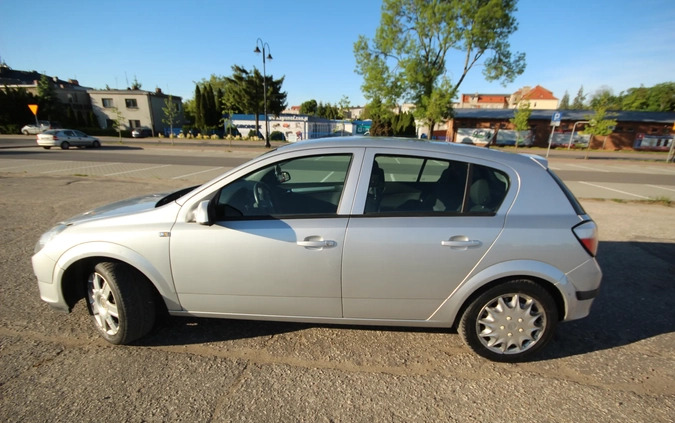 Opel Astra cena 10900 przebieg: 264465, rok produkcji 2006 z Tuchola małe 466